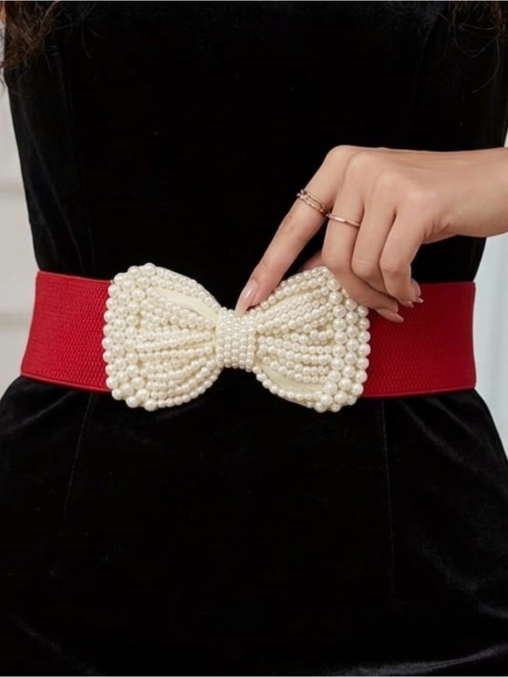 An elegant solid colored elastic waistband with a wide imitation pearl bow